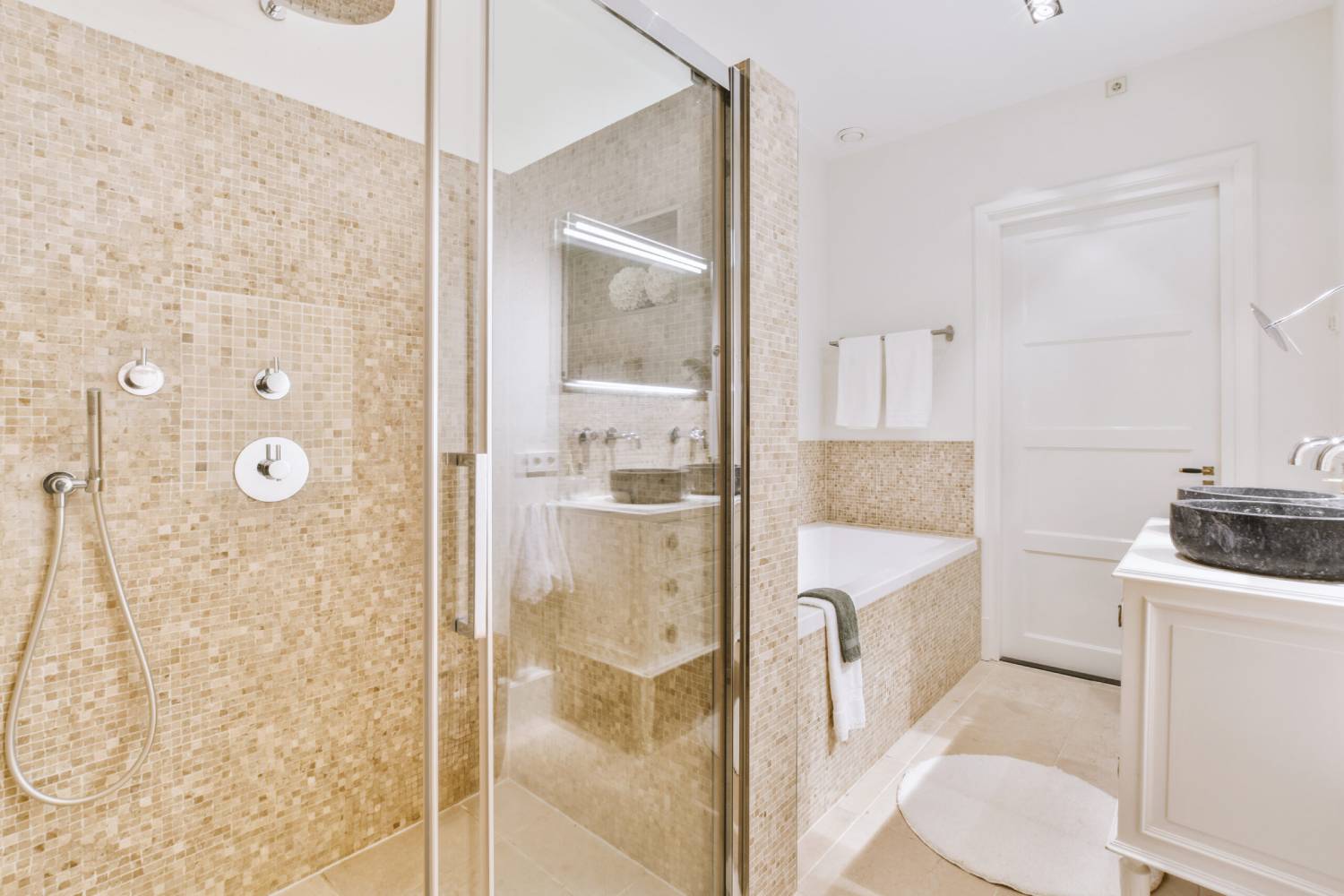 Very clean modern bathroom