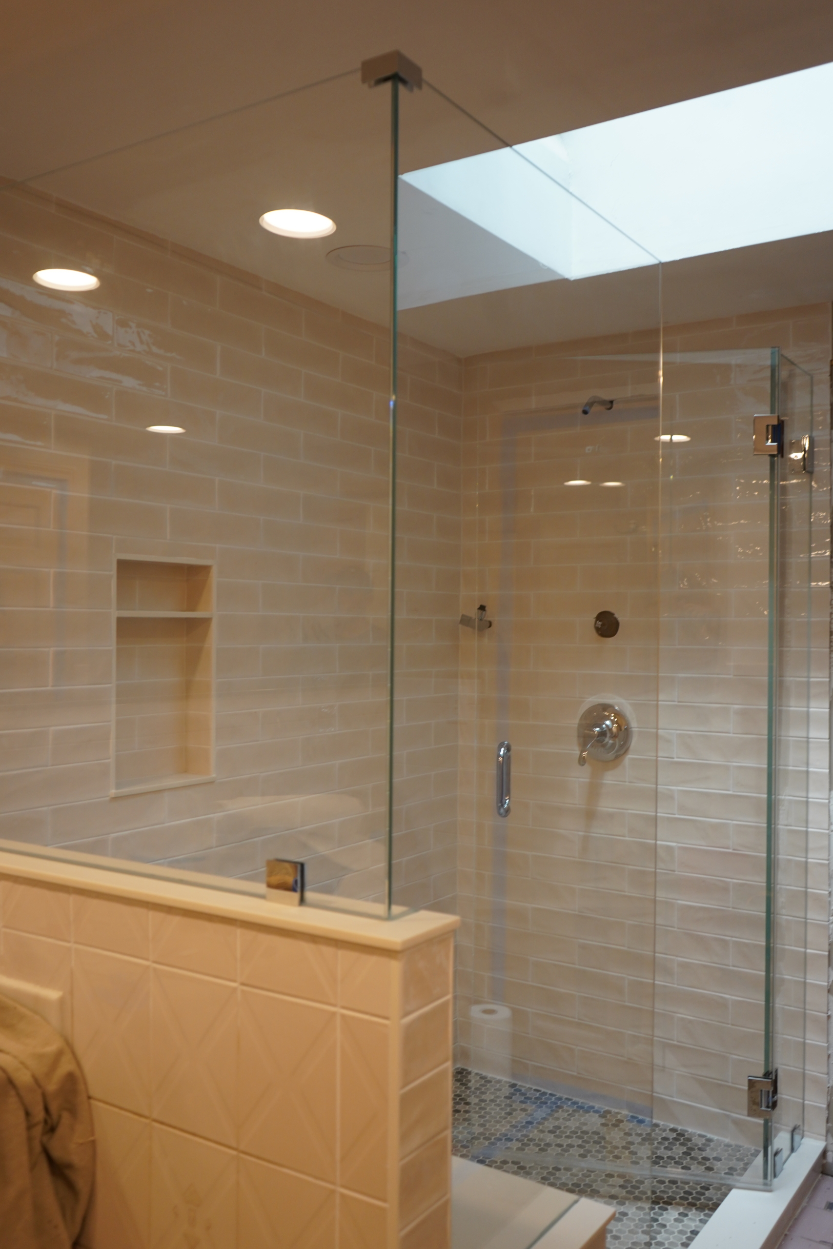 Frameless Shower Doors Near Newton MA by LUXE Glass