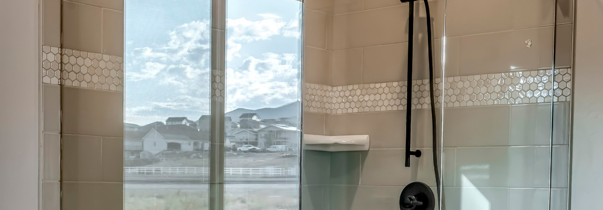 Sliding vs hinged shower doors