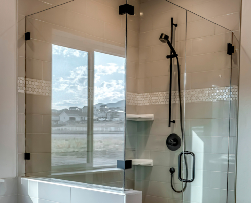 Sliding vs hinged shower doors