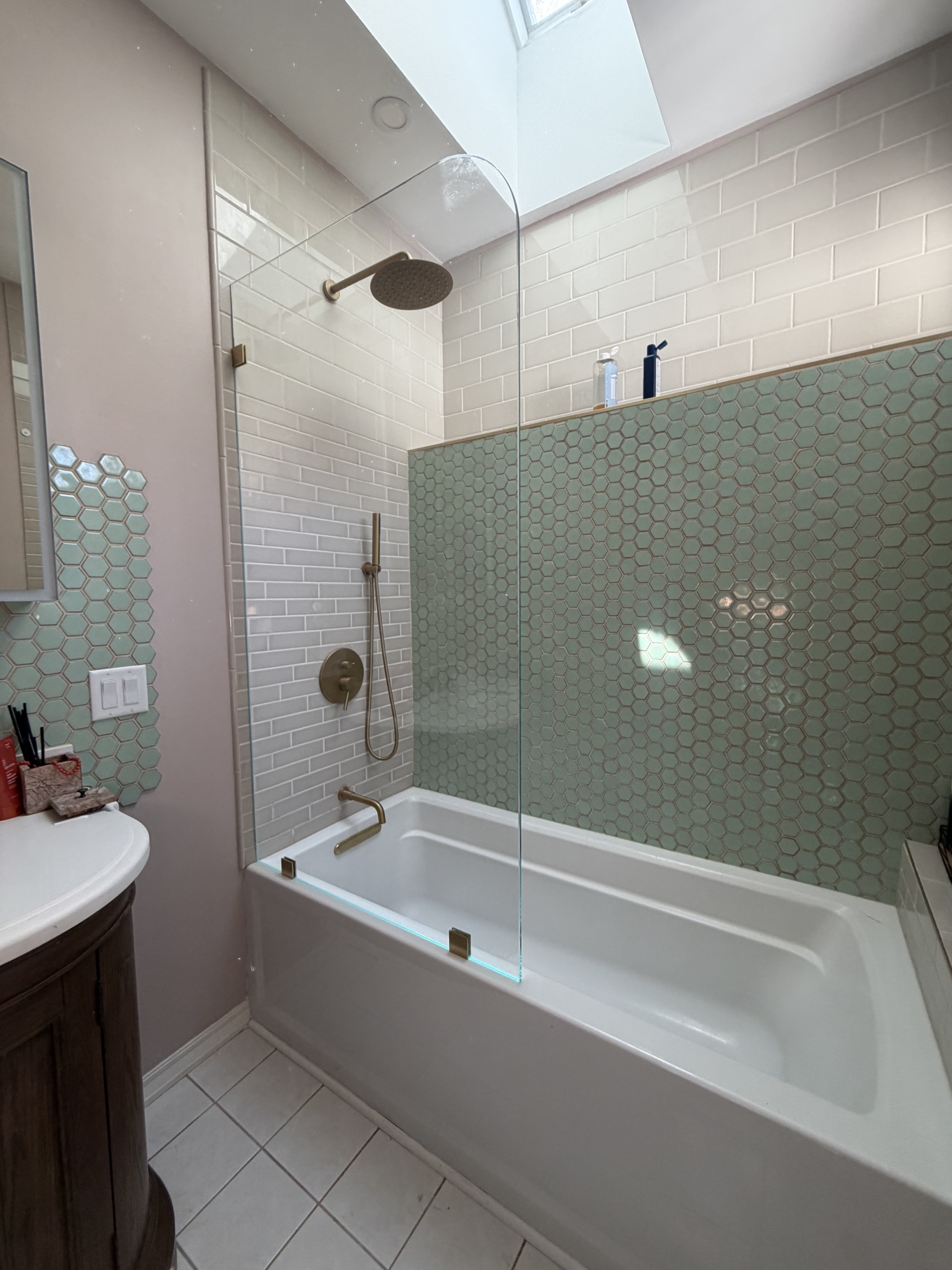 Fixed panel shower screen installed in Greater Boston bathroom by LUXE Glass